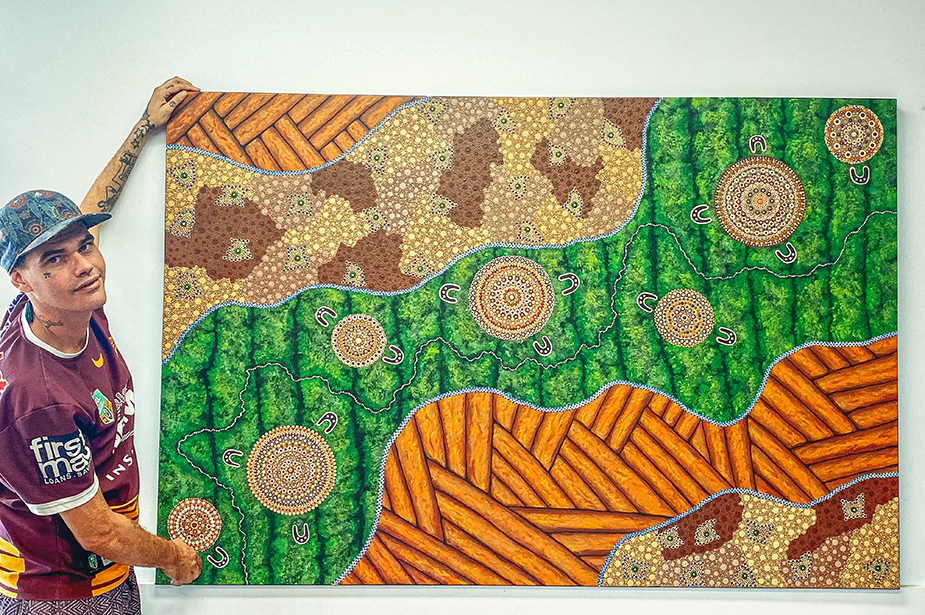 Butchulla artist Joel Barney unveiling his painting 'Ku'lulu Dauwa Dhu'